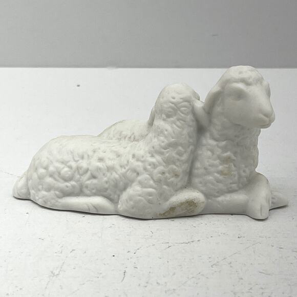Avon Nativity Collectible The Sheep in White Bisque Porcelain Figurine 1983 - Picture 8 of 16